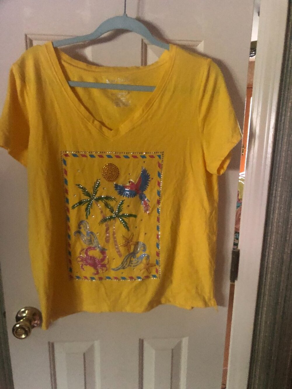 Yellow Graphic multicolored Vneck,short sleeved Tshirt.Sz Lg